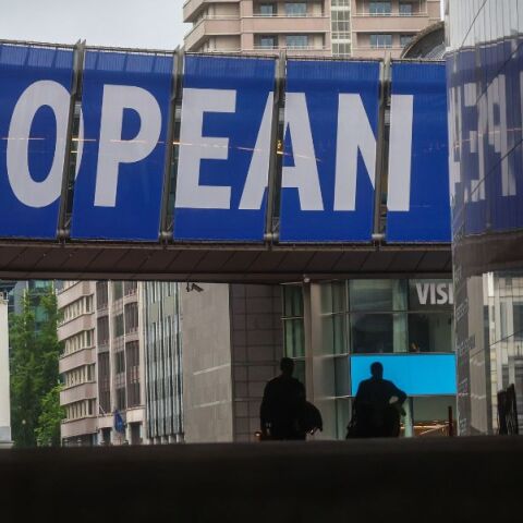 Ευρωβαρόμετρο: Πιο ενεργό ρόλο στη διαχείριση κρίσεων ζητούν οι πολίτες από την ΕΕ - Τα αποτελέσματα νέας έρευνας.