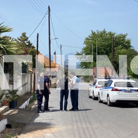 «Κωσταλέξι» στην Καλαμάτα: Εισαγγελέας στο σπίτι της οικογένειας για να διαπιστώσει εάν η 29χρονη ζει φυλακισμένη μέσα σε κλουβί.