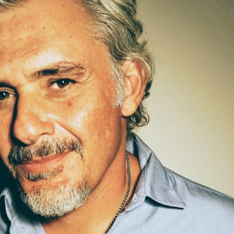 «Τα αηδόνια της σιωπής» του Στέφανου Δάνδολου: Το μυθιστόρημα μιας άλλης Αθήνας