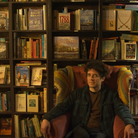 Ο Χρυσόστομος Τσαπραΐλης μιλάει για το νέο του βιβλίο «De Mysteriis» και το black metal