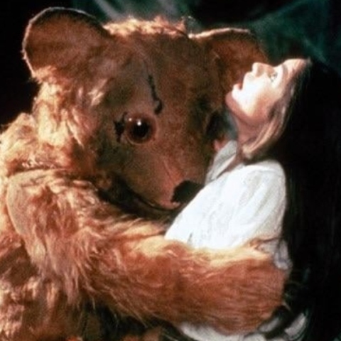 Με τον άνδρα ή με τον αρκούδα; Ή πάντα με το θύμα; Πάντα με την επιζώσα; 