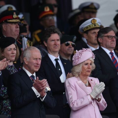 Ο βασιλιάς Κάρολος και η βασίλισσα Καμίλα παρέστησαν στους εορτασμούς της 80ής επετείου από την Απόβαση της Νορμανδίας - Δεν έκρυψαν τη συγκίνησή τους. 