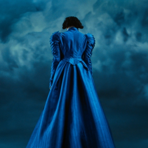 Τα κουστούμια του Poor Things από σήμερα στο Μουσείο Μπενάκη