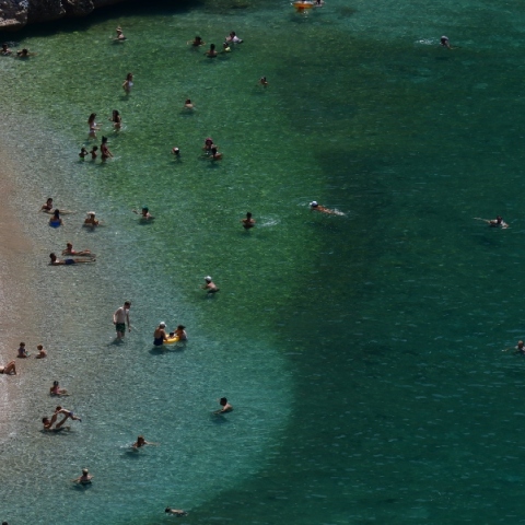 Καιρός σήμερα Παρασκευή: Υποχωρεί η έντονη ζέστη