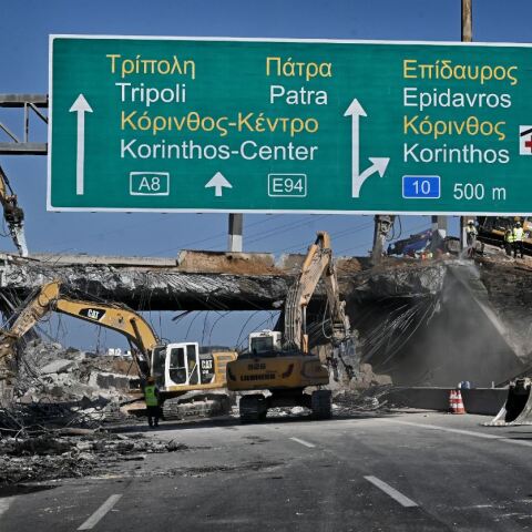 Ισθμός: Στο «κόκκινο» η κυκλοφορία των οχημάτων - Τεράστια προβλήματα αντιμετωπίζουν οι οδηγοί