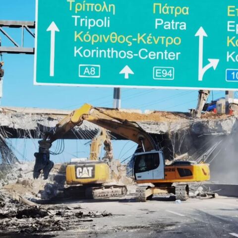 Ισθμός: Κατεδαφίζεται η γέφυρα μετά την ανατροπή του βυτιοφόρου
