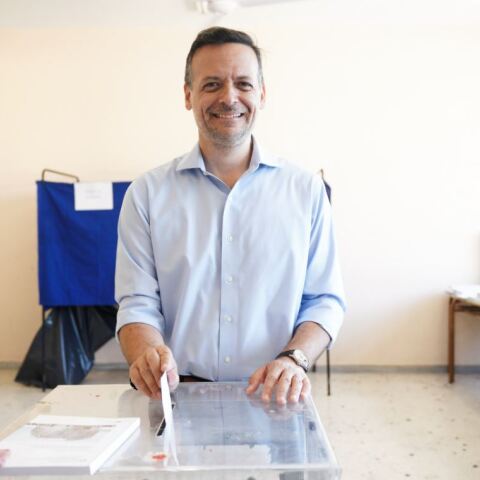 Ευρωεκλογές 2024: Ψήφισε ο δήμαρχος Αθηναίων Χάρης Δούκας