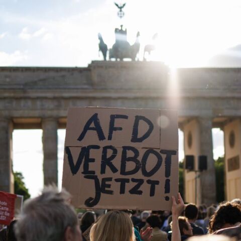 Γερμανία: Δύο δημοτικοί σύμβουλοι του ακροδεξιού κόμματος AfD δέχθηκαν επίθεση με ρόπαλα στην Καρλσρούη - Πέντε προσαγωγές