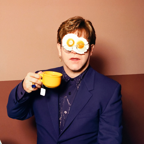 Φωτογραφίες που αγάπησε ο Elton John: ένα εύθραυστο σύμπαν στο Victoria and Albert Museum 