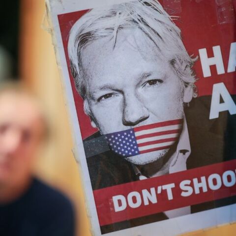 Τζούλιαν Ασάνζ: Η έφεση του ιδρυτή του WikiLeaks κατά της έκδοσής του στις ΗΠΑ θα εξεταστεί τον επόμενο μήνα - Κατηγορείται για τη διαρροή απόρρητων εγγράφων.