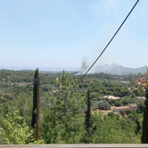 Φωτιά τώρα στην περιοχή Ψίνθος της Ρόδου