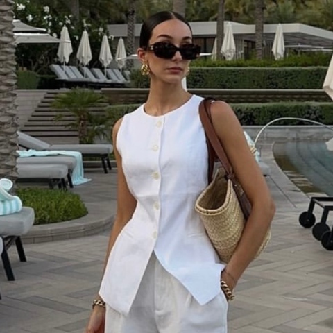 Αμάνικα γιλέκα, η καλοκαιρινή εμμονή του street style 
