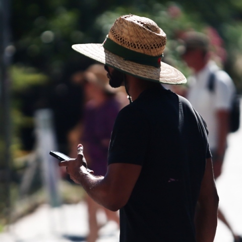 Καύσωνας: Mέτρα για τους εργαζόμενους σε ιδιωτικό τομέα και delivery