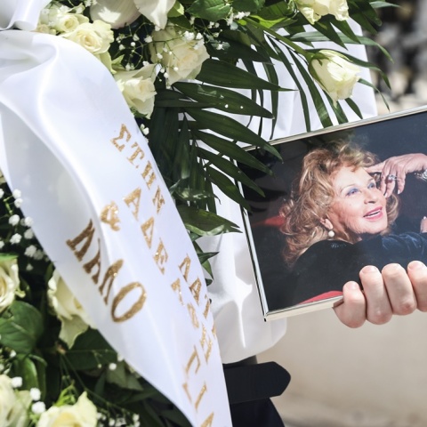 Στιγμιότυπο από την κηδεία της Δέσποινας Στυλιανοπούλου στο Α' Νεκροταφείο Αθηνών
