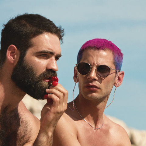 Το καλοκαίρι της Κάρμεν: Μια ανάλαφρη, δροσερή, queer κωμωδία