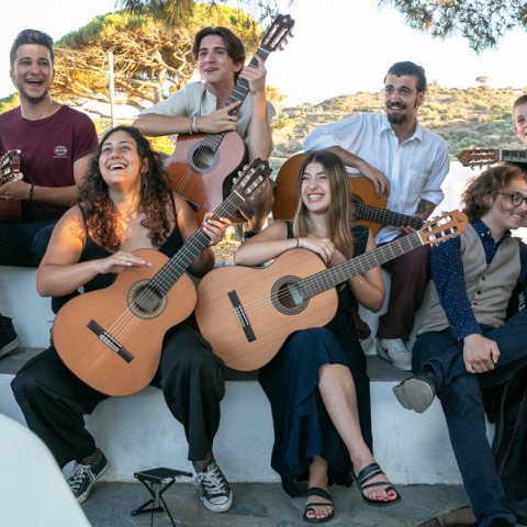 Λίγο πριν τη μαθητική συναυλία κιθάρας