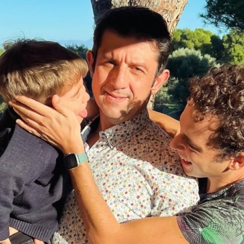 Μιχάλης Οικονόμου: Παντρεύτηκε τον σύντροφό του Γιώργο Μακρή 