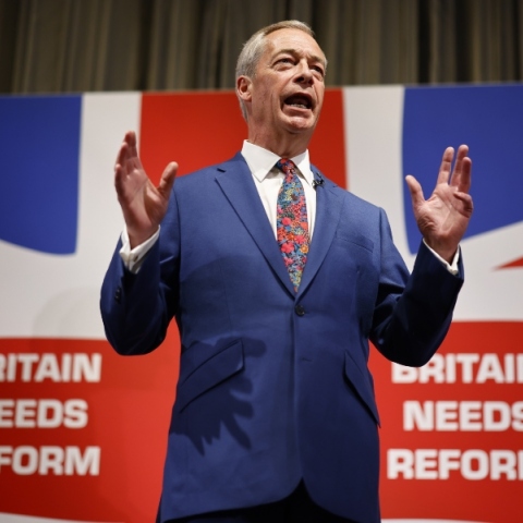 Βρετανικές εκλογές: Ο Φάρατζ ανεβαίνει στις δημοσκοπήσεις 