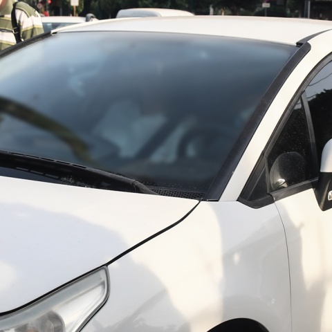 Ο δικηγόρος μέσα στο αυτοκίνητό του μεταβαίνει για απολογία