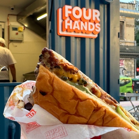 Four Hands: Στον Κεραμεικό θα φας burger από μισελενάτους σεφ