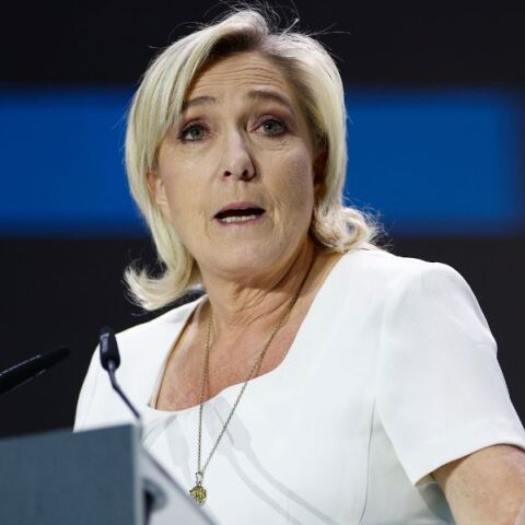 Γαλλία - Μαρίν Λεπέν: Το «ισλαμοαριστερίστικο μπλοκ» είναι ο βασικός κίνδυνος που ελλοχεύει στη χώρα, σύμφωνα με την επικεφαλής της ακροδεξιάς.