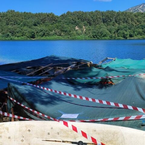 Λίμνη Ζηρού: Επέμβαση και απομάκρυνση παράνομων κατασκευών - Συντονισμένη επιχείρηση υπουργείου Οικονομικών, Δασαρχείου και ΕΛΑΣ μετά από καταγγελία πολιτών.