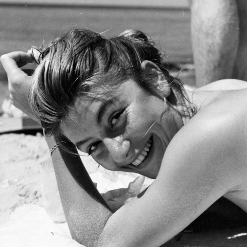 Όλη η φινέτσα και το μυστήριο της Ανούκ Εμέ 