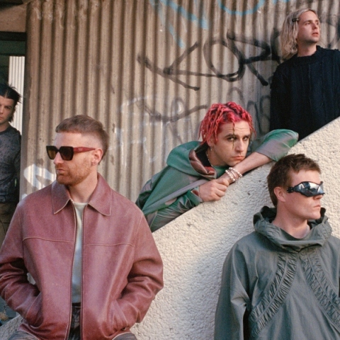 Fontaines D.C.: Στη δημοσιότητα το video clip του single «Favourite» από το νέο άλμπουμ «Romance» που θα κυκλοφορήσει στις 23 Αυγούστου