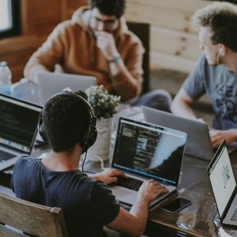 Αγίου Πνεύματος 2024: Πώς αμείβονται οι μισθωτοί στον ιδιωτικό τομέα