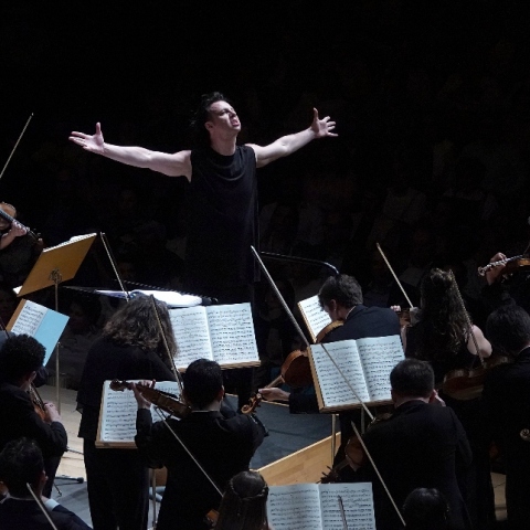 O Θεόδωρος Κουρεντζής και η ορχήστρα Utopia