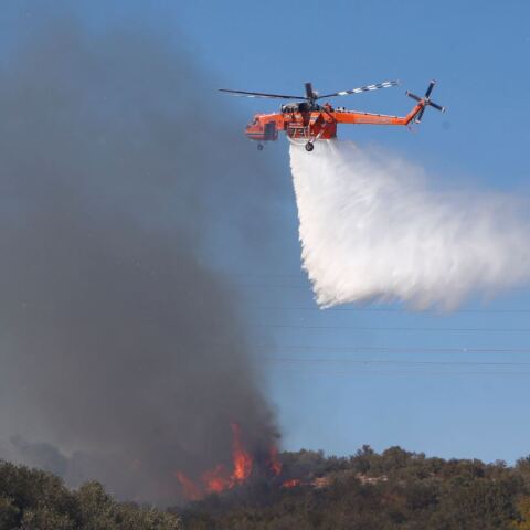 Εναέριο μέσο επιχειρεί σε πυρκαγιά