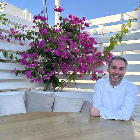 Tarragon Antiparos: η επιστροφή του Ρενάτο Μεκόλι