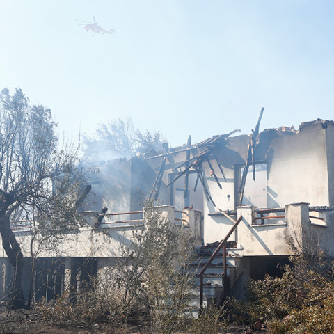 ΠΥΡΚΑΓΙΑ ΣΤΗΝ ΛΕΩΦΟΡΟ ΒΑΡΗΣ - ΚΟΡΩΠΙΟΥ