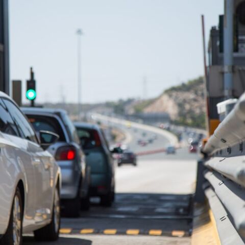 Αγίου Πνεύματος: Σε εξέλιξη η έξοδος των εκδρομέων για το τριήμερο - Αυξημένη η κίνηση στην Αθηνών-Κορίνθου - Μέτρα της Τροχαίας για ασφαλή μετακίνηση. 