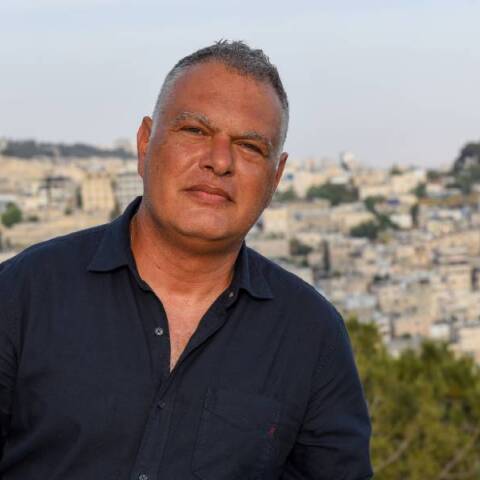 Γαβριήλ Χαρίτος: Συνέντευξη με τον αναλυτή της Μέσης Ανατολής για τον πόλεμο Ισραήλ-Χαμάς και τη ζωή στο Ισραήλ