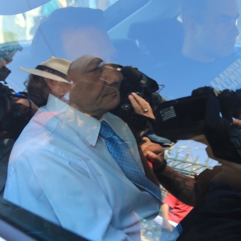 Ο Απόστολος Λύτρας μέσα στο όχημα που τον μετέφερε στις φυλακές Κορυδαλλού