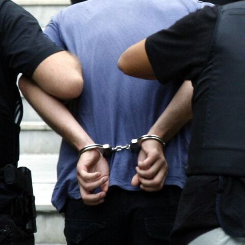 Δημοσιογράφος συνελήφθη για ενδοοικογενειακή βία - Ξυλοκόπησε τη σύντροφό του έπειτα από διαπληκτισμό - Οι πρώτες πληροφορίες.