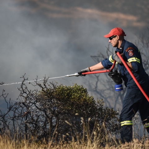 Φωτιά τώρα στο Μαρκόπουλο Αττικής
