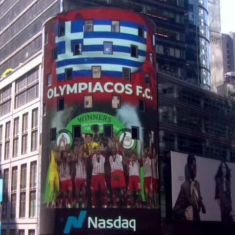 Ολυμπιακός: Στην Τάιμς Σκουέαρ της Νέας Υόρκης και τον εμβληματικό πύργο του Nasdaq - Διέσχισε τον Ατλαντικό η ιστορική κατάκτηση του Conference League