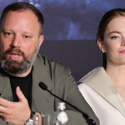 Η Έμα Στόουν για τις παραξενιές του Λάνθιμου 