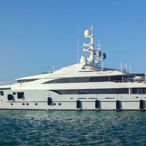 Ύδρα: Ποιοι ήταν οι Καζάκοι επιβάτες της «Περσεφόνης» - Έρευνα του inside story και του OCCRP για τη θαλαμηγό και τη φωτιά που προκλήθηκε από πυροτεχνήματα. 