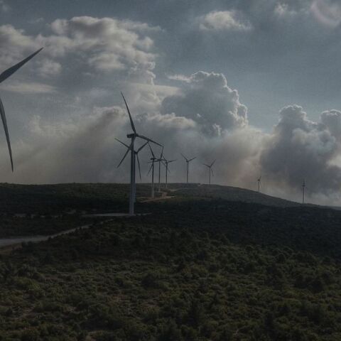 ΕΛΕΤΑΕΝ: Καταρρίπτει τα fake news για τις Ανανεώσιμες Πηγές Ενέργειας και τη σύνδεση ανεμογεννητριών με τις φωτιές στα δάση. 