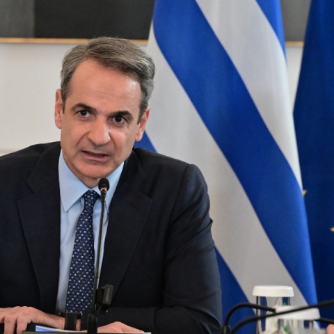 Να φύγει η κυβέρνηση της «υποτέλειας»;