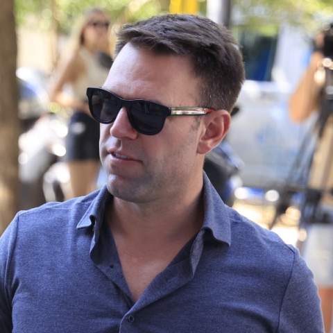 Στέφανε γερά, πάρτους τα… όλα	