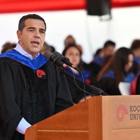 Αλέξης Τσίπρας: Το rembranding του πρώην πρωθυπουργού και το μοντέλο-μετενσάρκωση του Ανδρέα Παπανδρέου