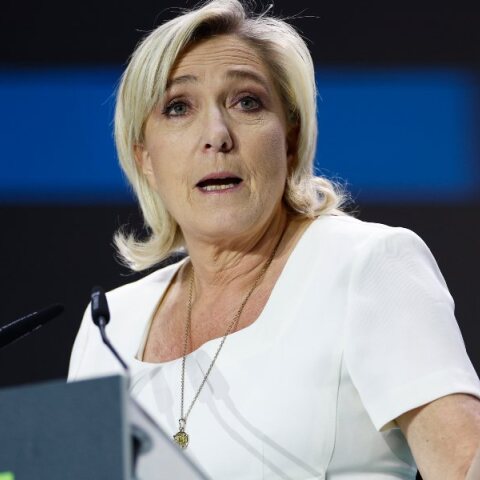 Πρώτη η Λεπέν στα exit polls 