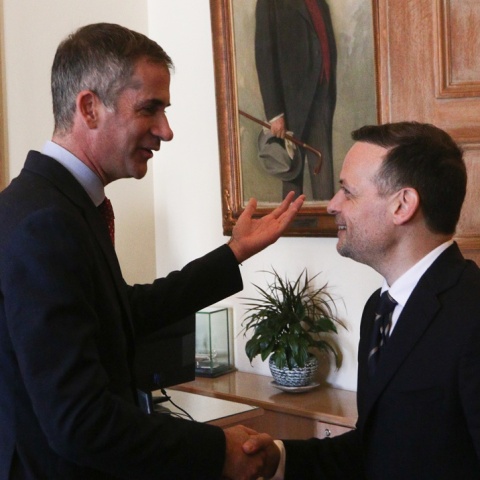 Ο Κώστας Μπακογιάννης και ο Χάρης Δούκας στο δημαρχείο της Αθήνας