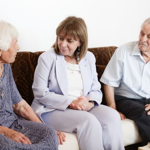 Κατερίνα Σακελλαροπούλου: Τη Σωτηρία και τον Παναγιώτη Αραμπατζή, που έκαναν δωρεά €100.000 στο Νοσοκομείο Διδυμότειχου επισκέφθηκε η Πρόεδρος της Δημοκρατίας.