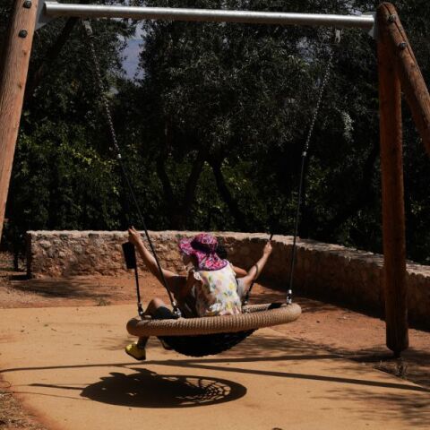 Δήμος Αθηναίων: Αποδόθηκε στο κοινό μια υψηλών προδιαγραφών παιδική χαρά - Χάρης Δούκας: «Δημιουργούμε σύγχρονους, ασφαλείς και ελεύθερους χώρους για τα παιδιά»