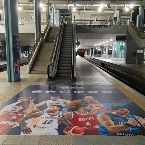 Προολυμπιακό Τουρνουά 2024: Ο σταθμός της Γραμμής 1 Φάληρο «ντύθηκε» στα χρώματα των έξι ομάδων με πρωτοβουλία της ΣΤΑ.ΣΥ